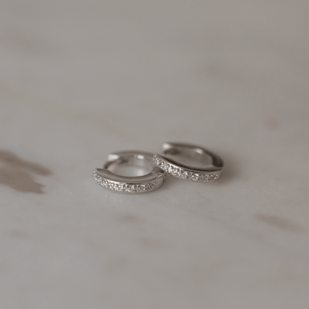 Sophie | Mini Rock Huggies | Clear | Silver - FOK &amp; Stuff